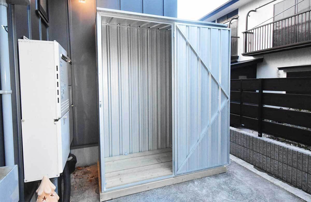 シルバーの物置