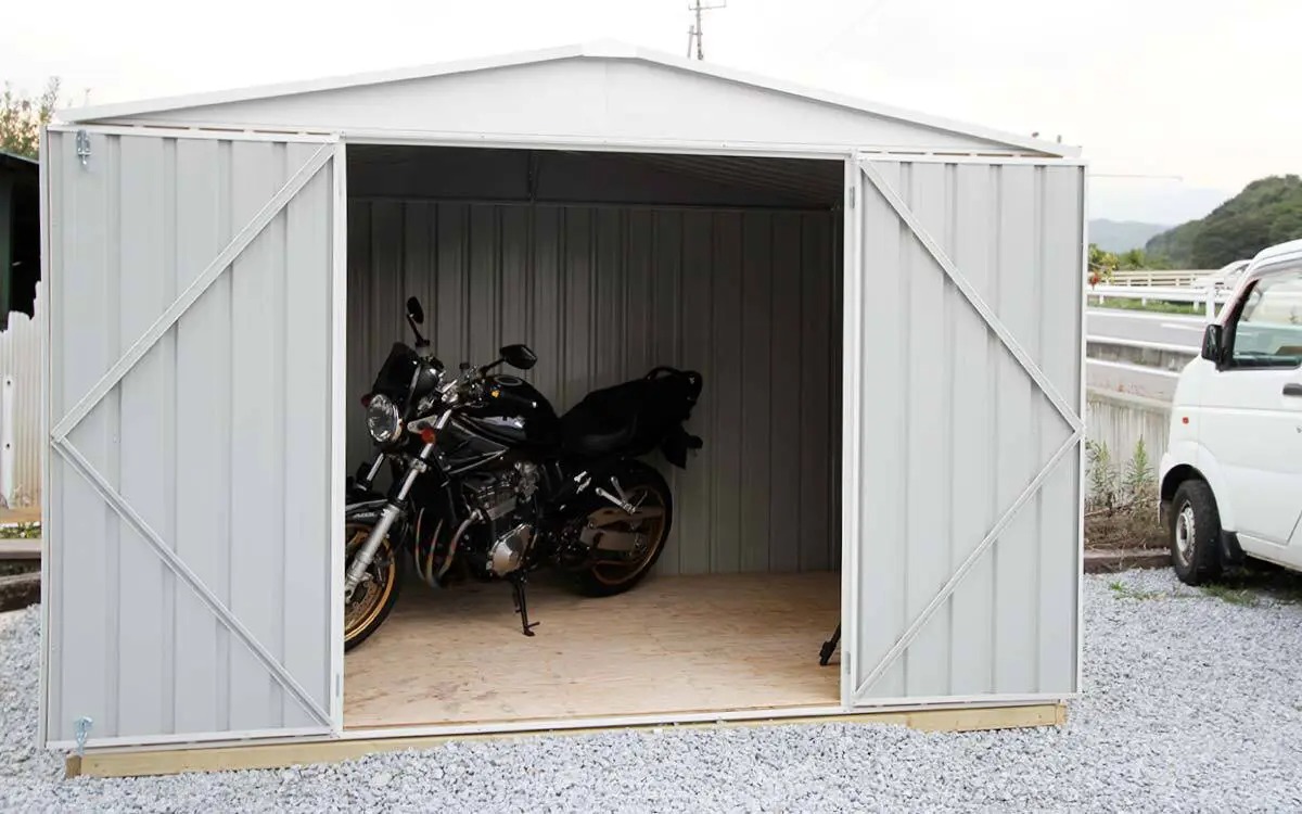 バイクガレージ