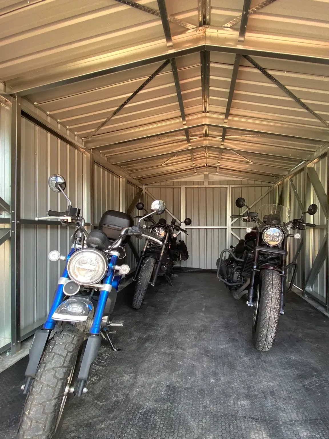 バイクガレージ