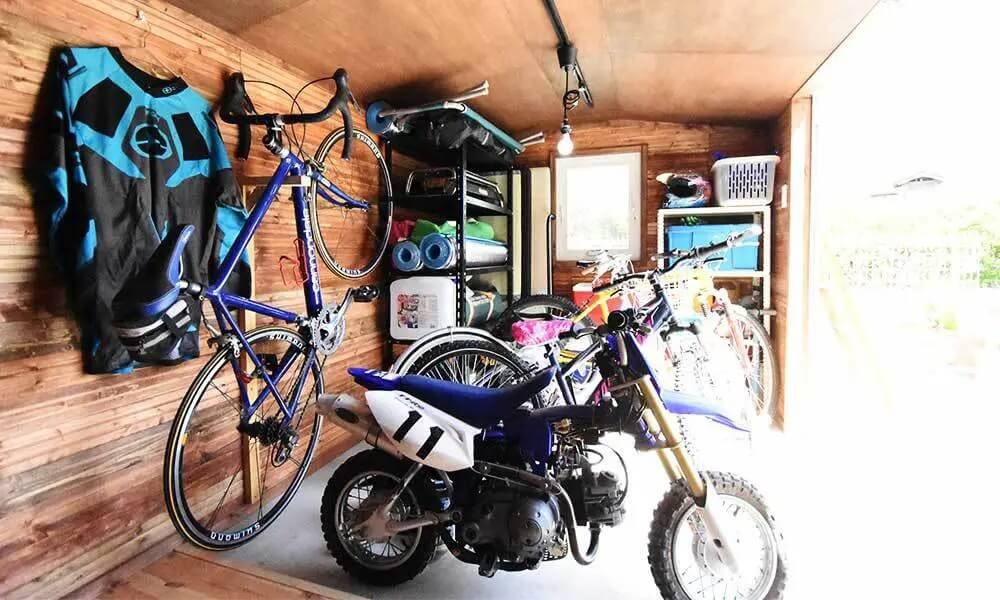 バイクガレージ