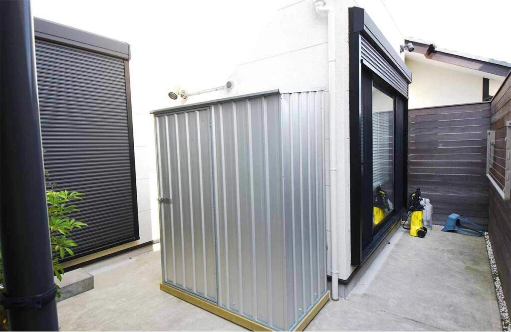 シルバーの物置