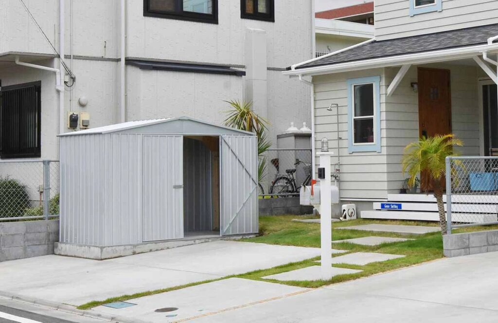 シルバーの物置