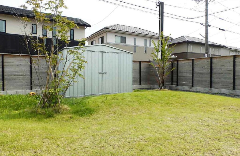 シルバーの物置