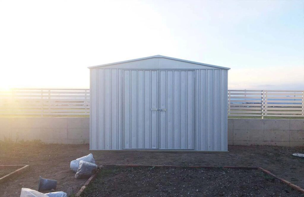 シルバーの物置