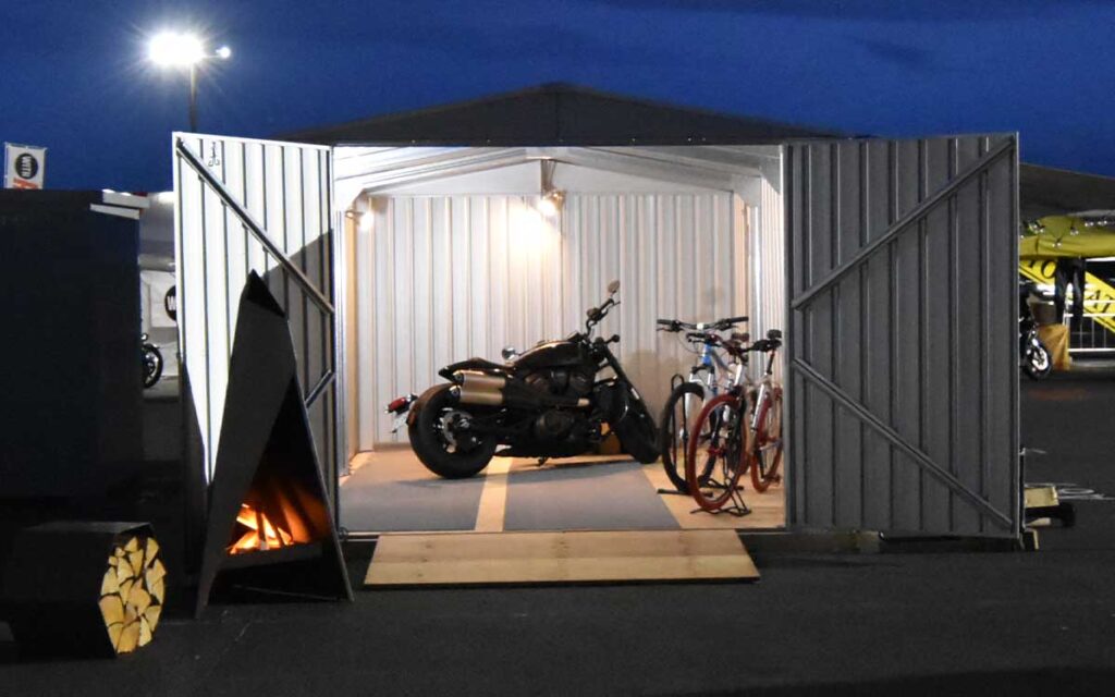 バイクガレージ