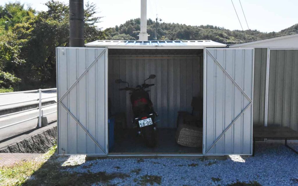 バイクガレージ