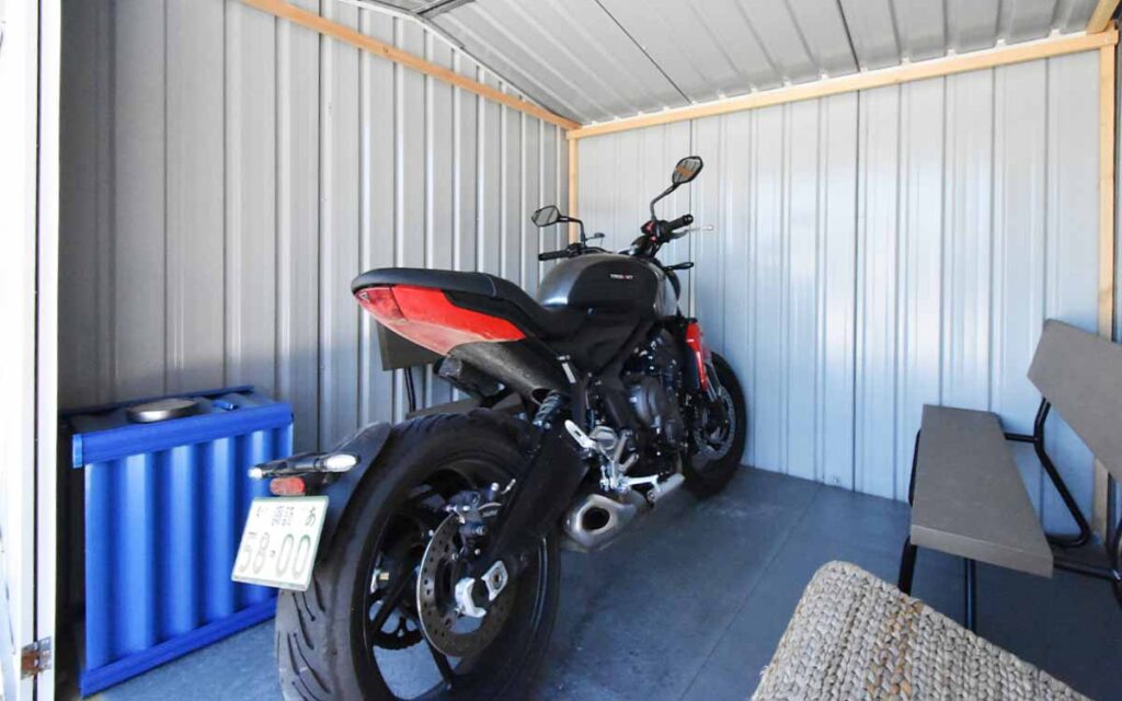 バイクガレージ