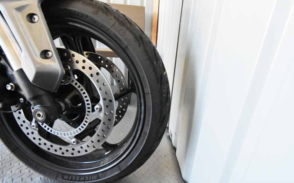 バイクガレージ