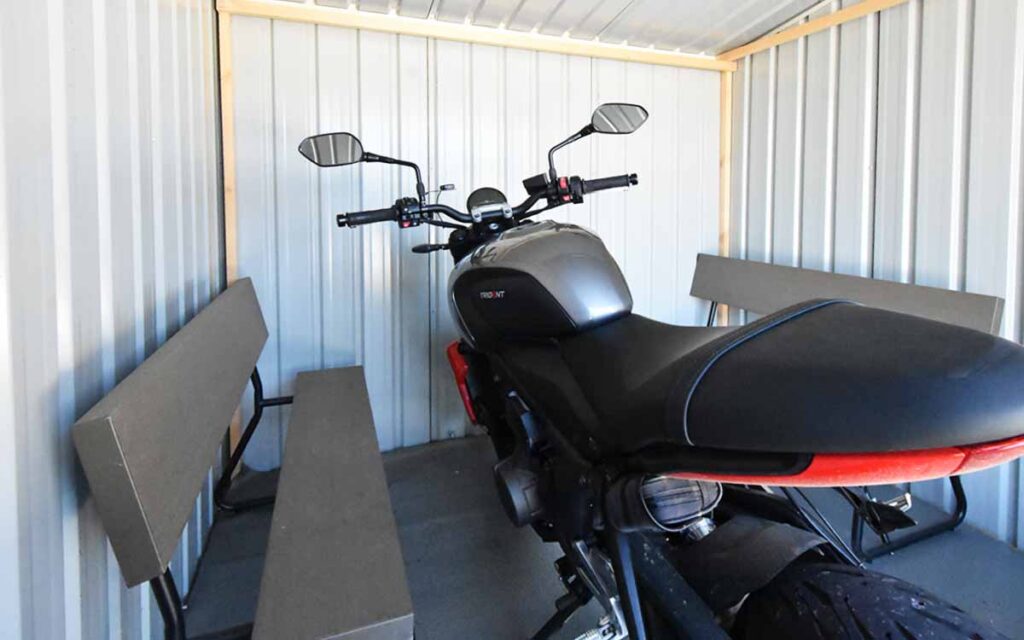 バイクガレージ