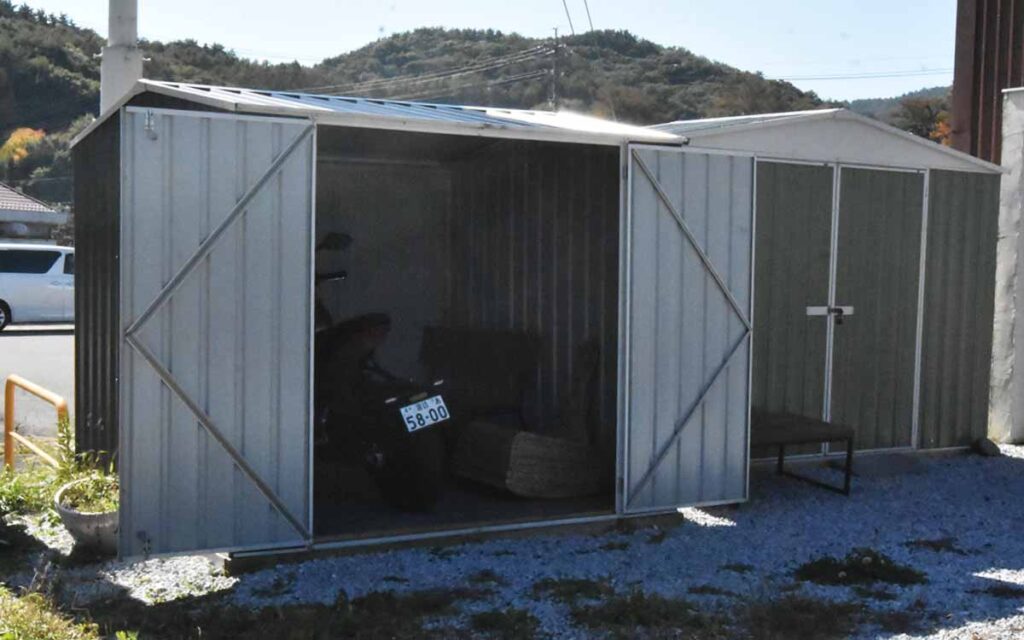 バイクガレージ