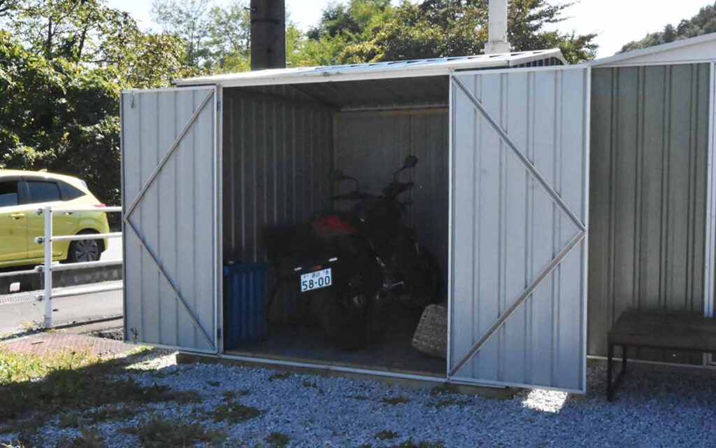 バイクガレージ