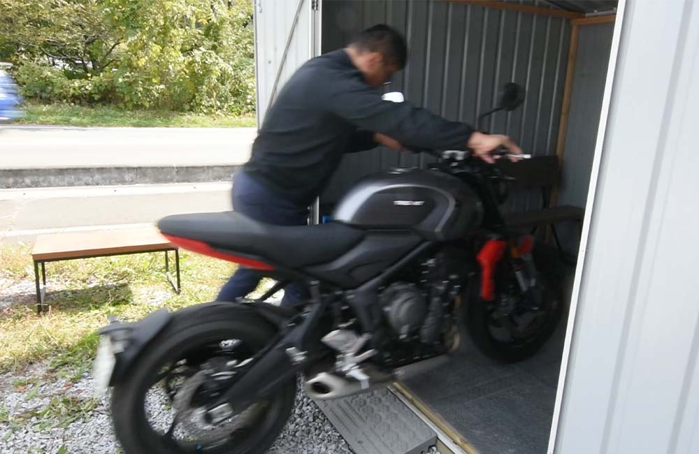 バイクガレージ