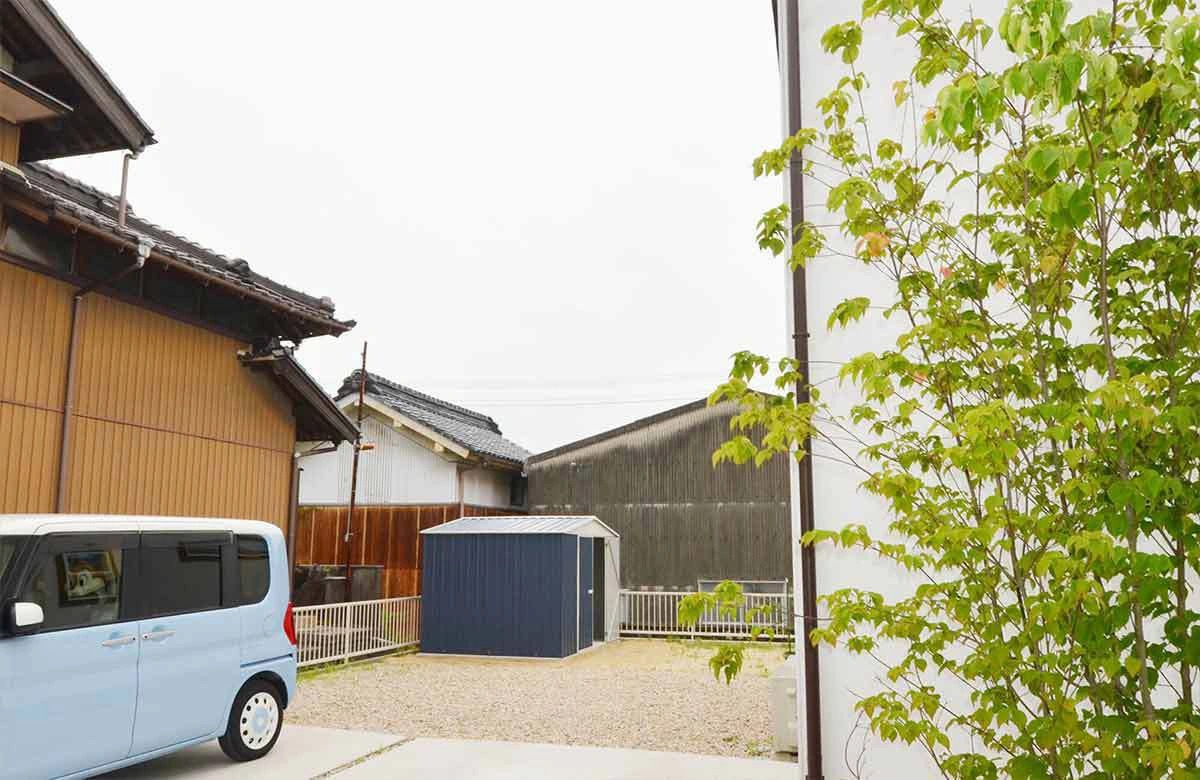 三重県で大人気カラーの物置を組立てました