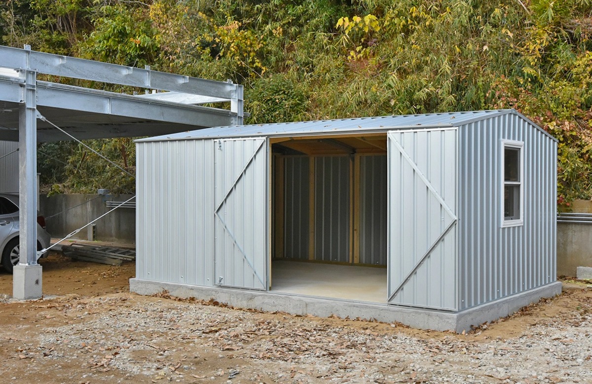 バイクも自転車も格納OK！大型物置のススメとポイント