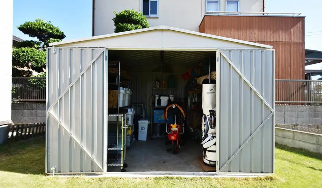 屋内収納もすっきり快適に！物置の棚収納事例6選