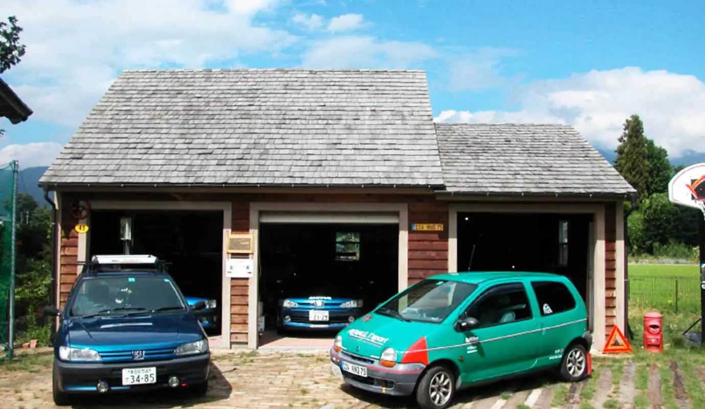 家での時間をもっと愉しむ、木造ガレージのある暮らし