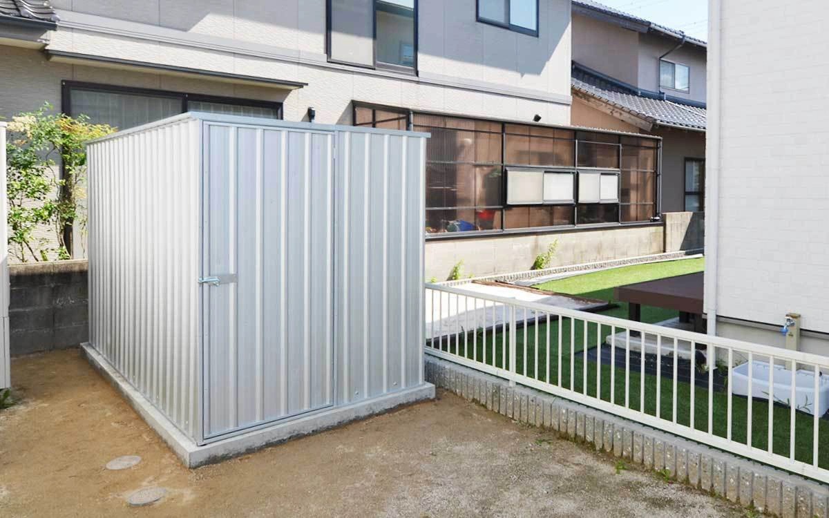 奥行きのある物置でおしゃれに収納！憧れのコンテナ風物置！【バイシクルキューブ】