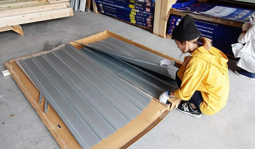 女性スタッフでユーロ物置1508K1を組み立てました！