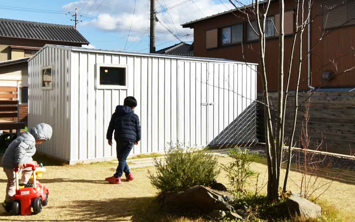 置くだけで暮らしが変わる！おしゃれな大型物置の施工事例８選