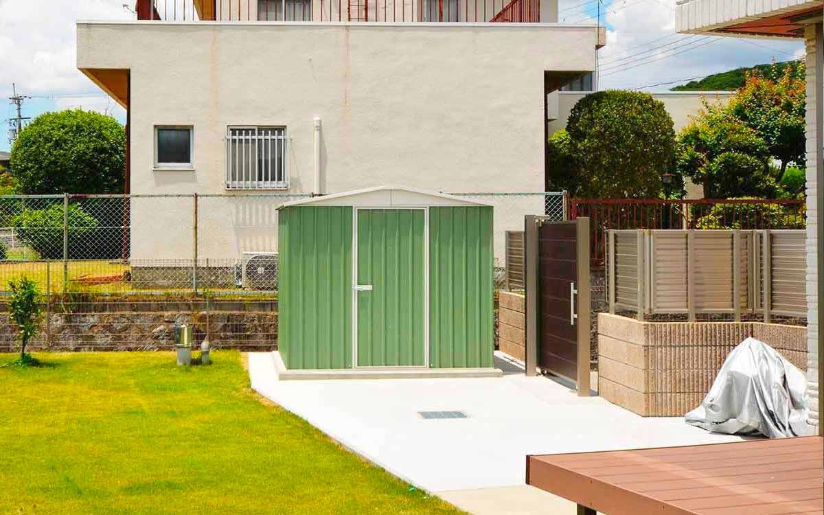 お庭を狭くせず道具の収納もおしゃれにできる物置小屋5選
