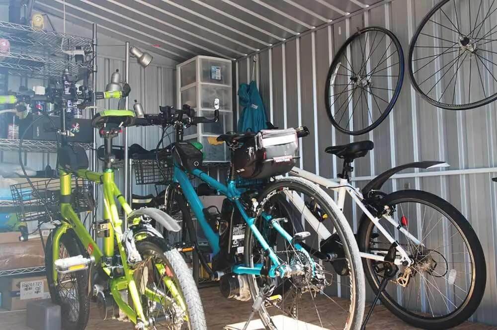 自転車をユーロ物置に収納する理由：保護とスペースの最適化