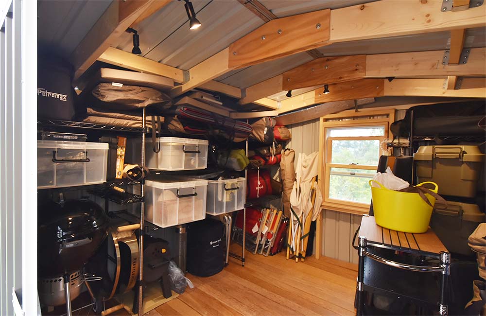 大人のための秘密基地プロジェクト – 物置を贅沢な隠れ家に変身させよう！