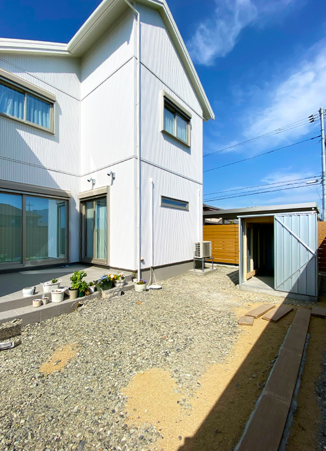 山梨県でおしゃれなユーロ物置®の施工がありました！